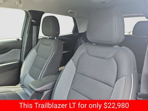 Used 2025 Chevrolet TrailBlazer LT AWD/4WD image 23