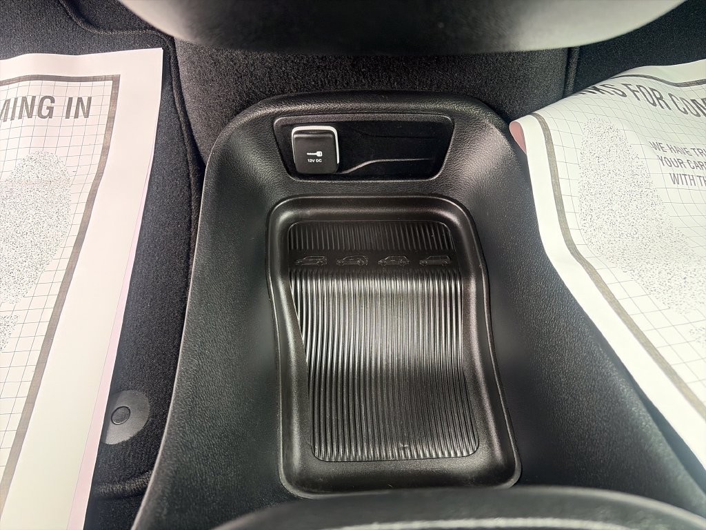 Used 2025 Chrysler Pacifica Select FWD image 38