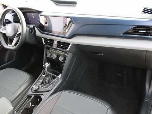 Certified 2023 Volkswagen Taos SE w/ Panoramic Sunroof Package image 27