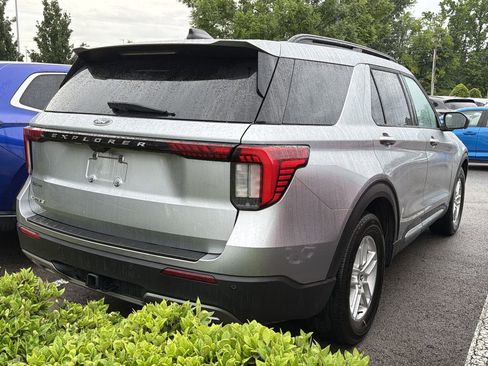 Used 2025 Ford Explorer Active w/ Active Comfort Package RWD image 4