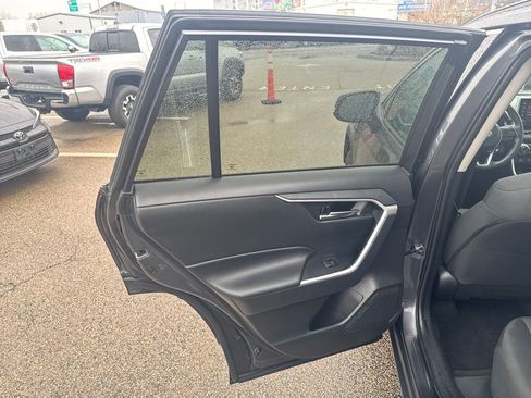 Used 2021 Toyota RAV4 XLE w/ Convenience Package image 38