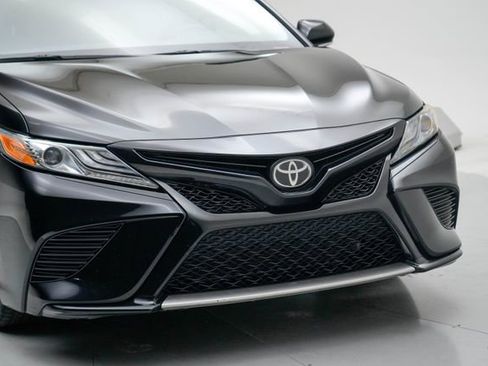 Used 2019 Toyota Camry XSE FWD image 10