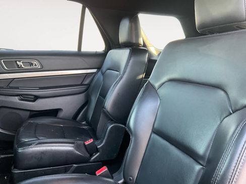 Used 2019 Ford Explorer XLT w/ Equipment Group 202A AWD/4WD image 18