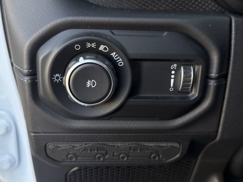 Used 2024 Jeep Wrangler Unlimited Rubicon AWD/4WD image 24