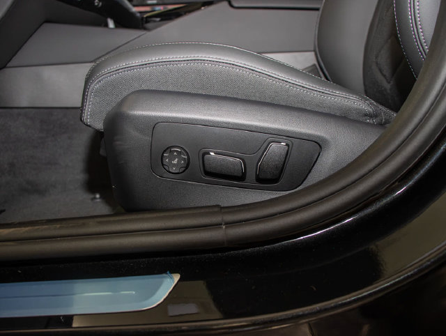 Used 2027 BMW 530i xDrive w/ Convenience Package AWD/4WD image 15