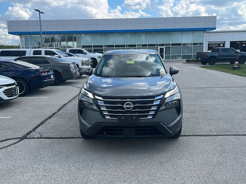 Used 2024 Nissan Rogue SV image 9