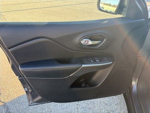 Used 2020 Jeep Cherokee Limited w/ Technology Group image 9