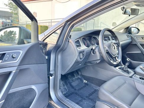 Used 2015 Volkswagen Golf S image 9