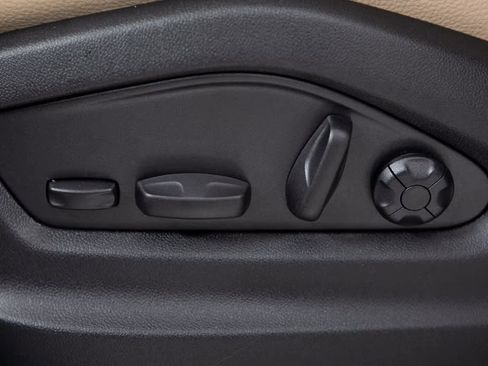 Certified 2025 Porsche Cayenne image 18