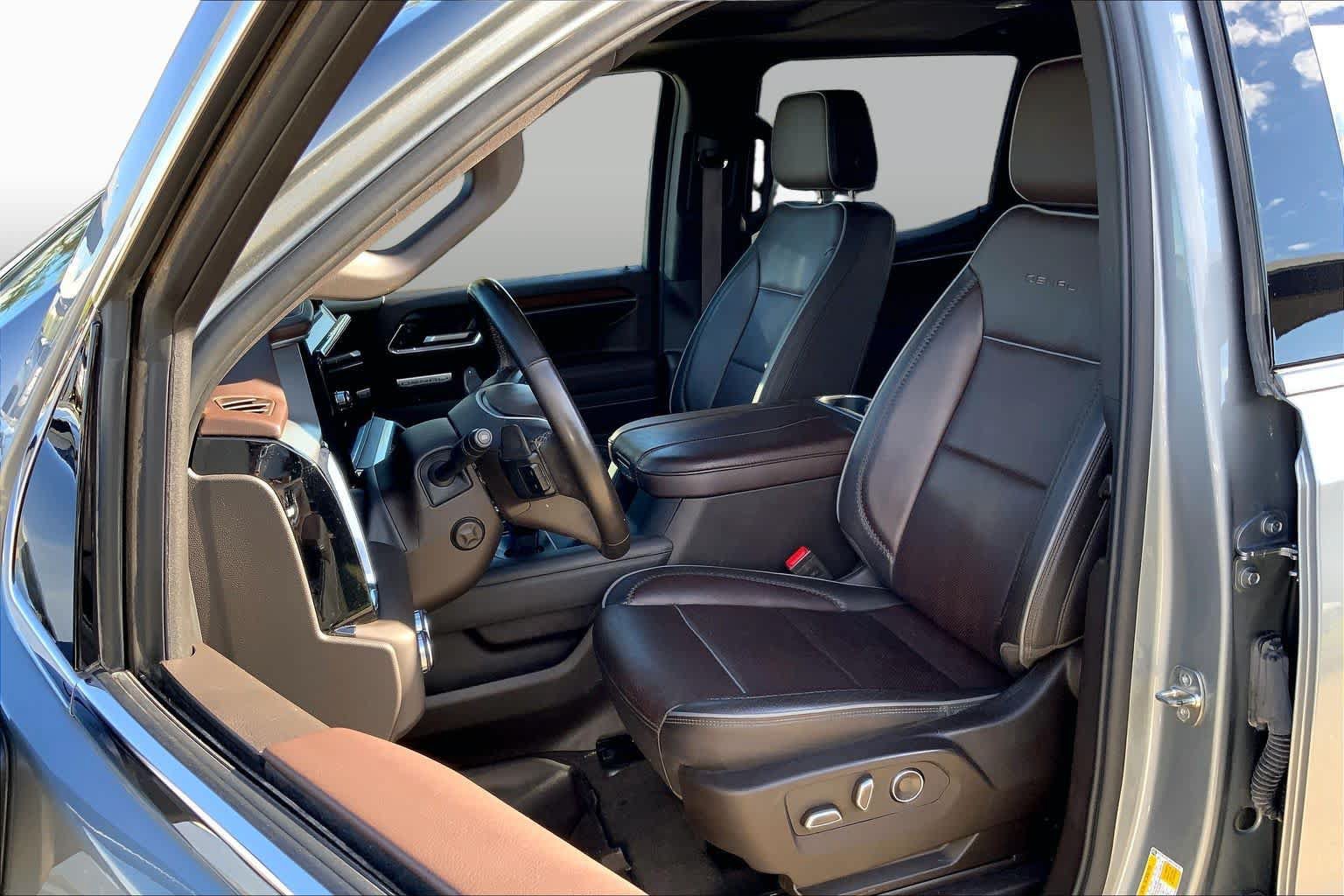 Used 2024 GMC Sierra 1500 Denali w/ Denali Reserve Package AWD/4WD image 8