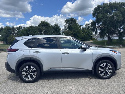 Used 2023 Nissan Rogue SV AWD/4WD image 3