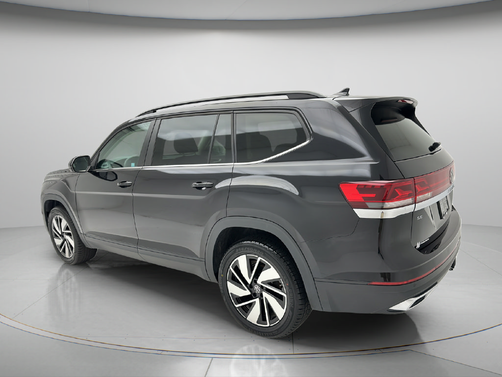 Used 2025 Volkswagen Atlas SE AWD/4WD image 4