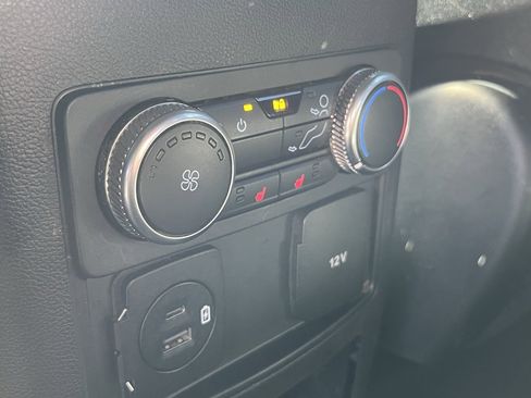 Used 2020 Ford Explorer XLT w/ Equipment Group 202A image 21