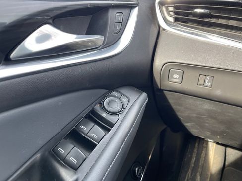 Used 2023 Buick Enclave Essence image 10