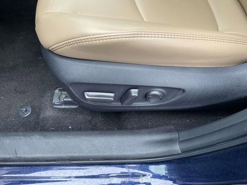 Used 2025 Toyota RAV4 XLE Premium image 30