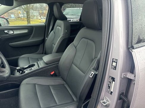 Used 2026 Volvo XC40 B5 Core w/ Climate Package image 9
