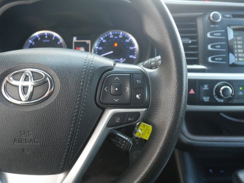 Used 2019 Toyota Highlander LE image 24