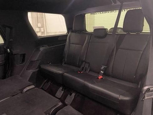 Used 2018 Ford Expedition XLT w/ Equipment Group 202A AWD/4WD image 24