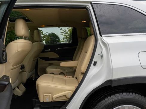Used 2019 Toyota Highlander Limited FWD image 46
