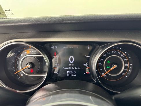 Used 2022 Jeep Wrangler Unlimited Sahara image 21