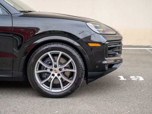 Certified 2026 Porsche Cayenne AWD/4WD image 9