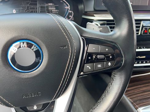 Used 2023 BMW 530e xDrive 530e iPerformance image 40