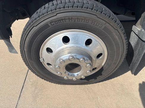 Used 2022 Ford F450 Platinum w/ FX4 Off-Road Package AWD/4WD image 2