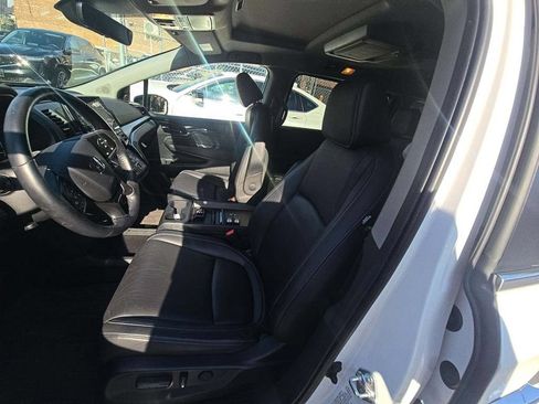 Used 2024 Honda Odyssey Touring image 5