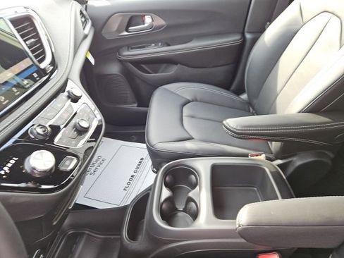 New 2026 Chrysler Pacifica Select image 29