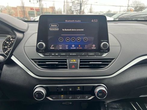 Used 2022 Nissan Altima 2.5 SV FWD image 11