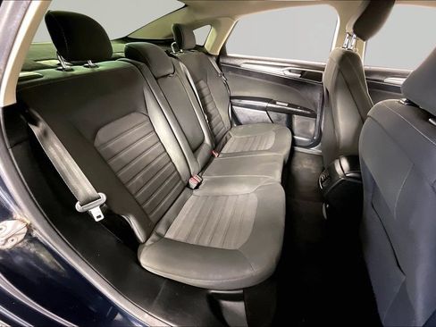 Used 2020 Ford Fusion SE FWD image 23
