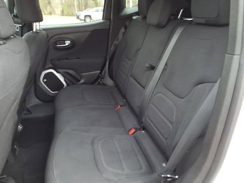 Used 2019 Jeep Renegade Latitude w/ UConnect 8.4 Nav Group AWD/4WD image 17