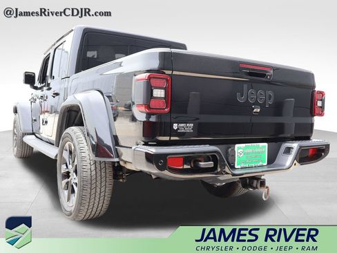 Used 2023 Jeep Gladiator Overland AWD/4WD image 3