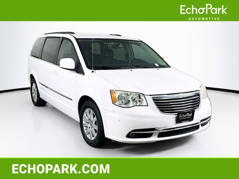 Used 2015 Chrysler Town & Country Touring FWD image 1