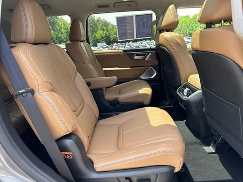 Used 2025 INFINITI QX80 Sensory AWD/4WD image 9