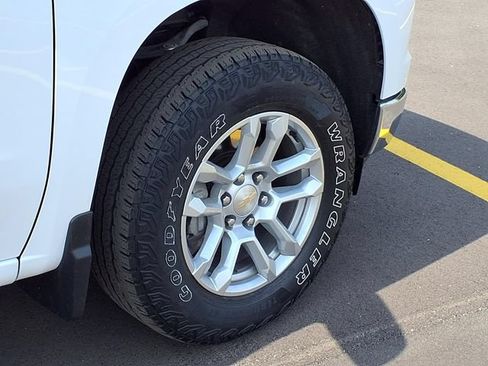 Used 2022 Chevrolet Silverado 1500 LT AWD/4WD image 26