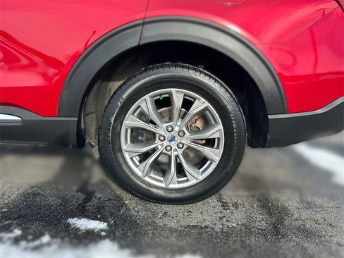 Used 2022 Ford Explorer XLT w/ Equipment Group 202A image 18