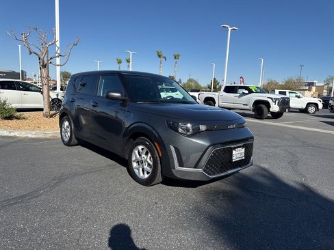 Used 2025 Kia Soul LX w/ LX Technology Package image 4
