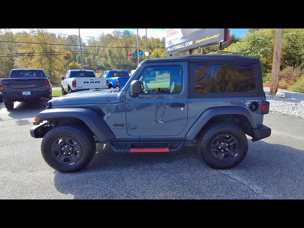 Used 2025 Jeep Wrangler Sport AWD/4WD image 5