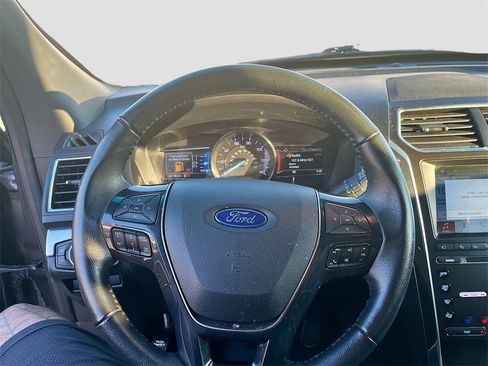 Used 2018 Ford Explorer Limited w/ Equipment Group 301A image 11