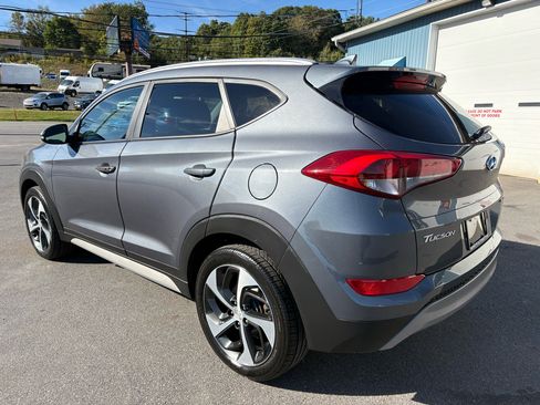 Used 2018 Hyundai Tucson Sport image 3