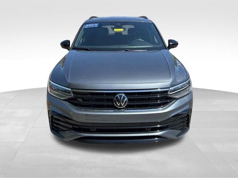 Used 2022 Volkswagen Tiguan SE R-Line image 3