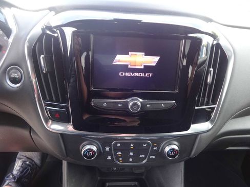 Used 2023 Chevrolet Traverse LT image 17