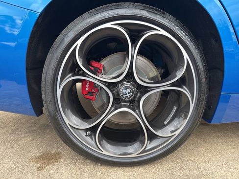 New 2025 Alfa Romeo Giulia AWD w/ Veloce Package AWD image 24