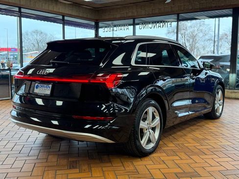 Used 2019 Audi e-tron Prestige w/ Prestige Package image 8