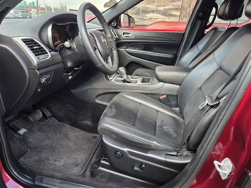 Used 2017 Jeep Grand Cherokee Altitude image 4