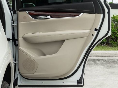 Used 2018 Cadillac XT5 Premium Luxury image 33