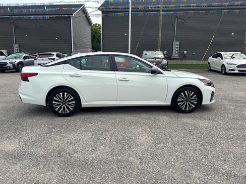 Used 2025 Nissan Altima 2.5 SV FWD image 6
