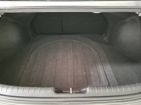 Used 2025 Hyundai Elantra Limited image 25