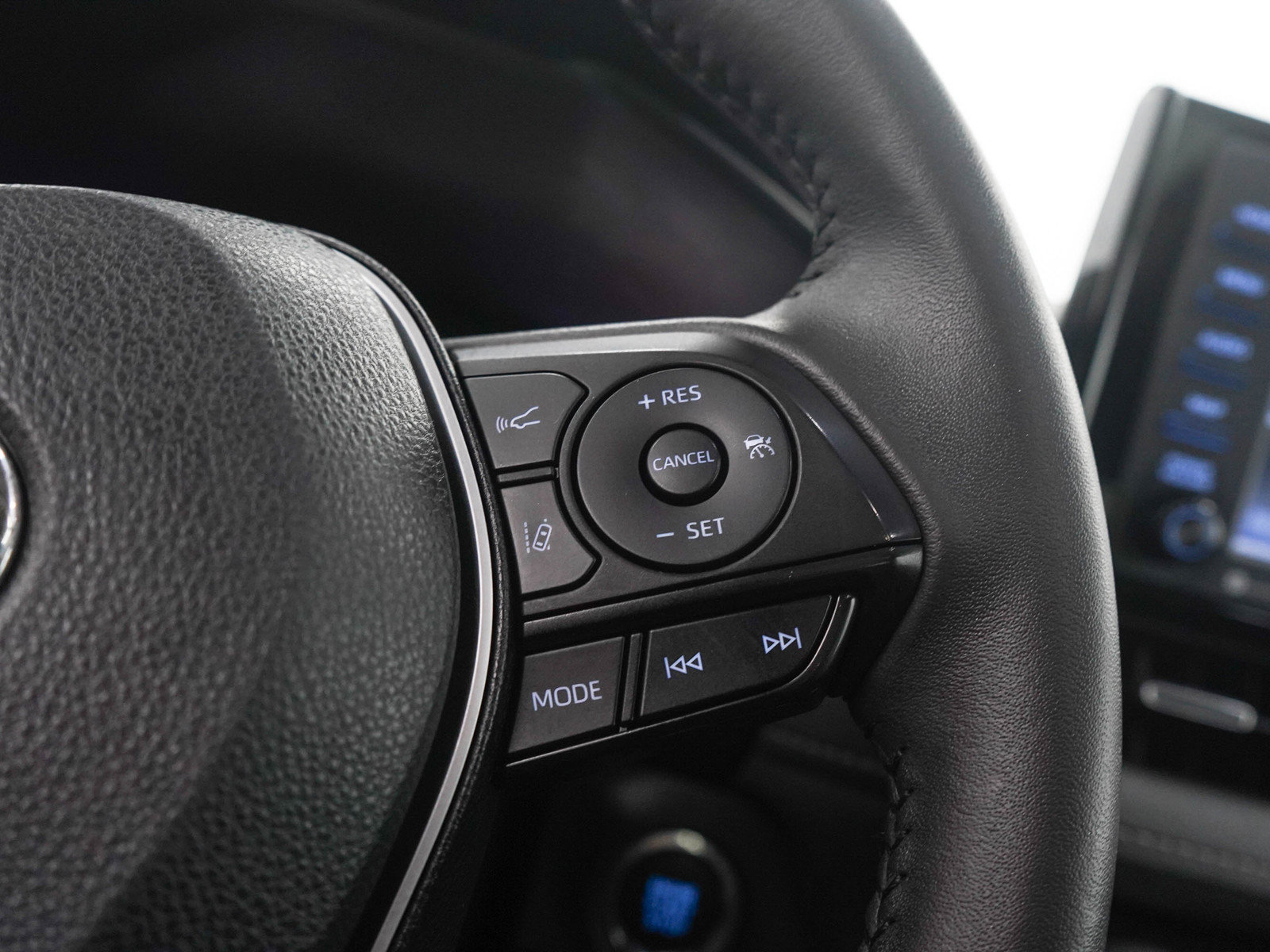 Used 2022 Toyota RAV4 XLE Premium FWD image 27